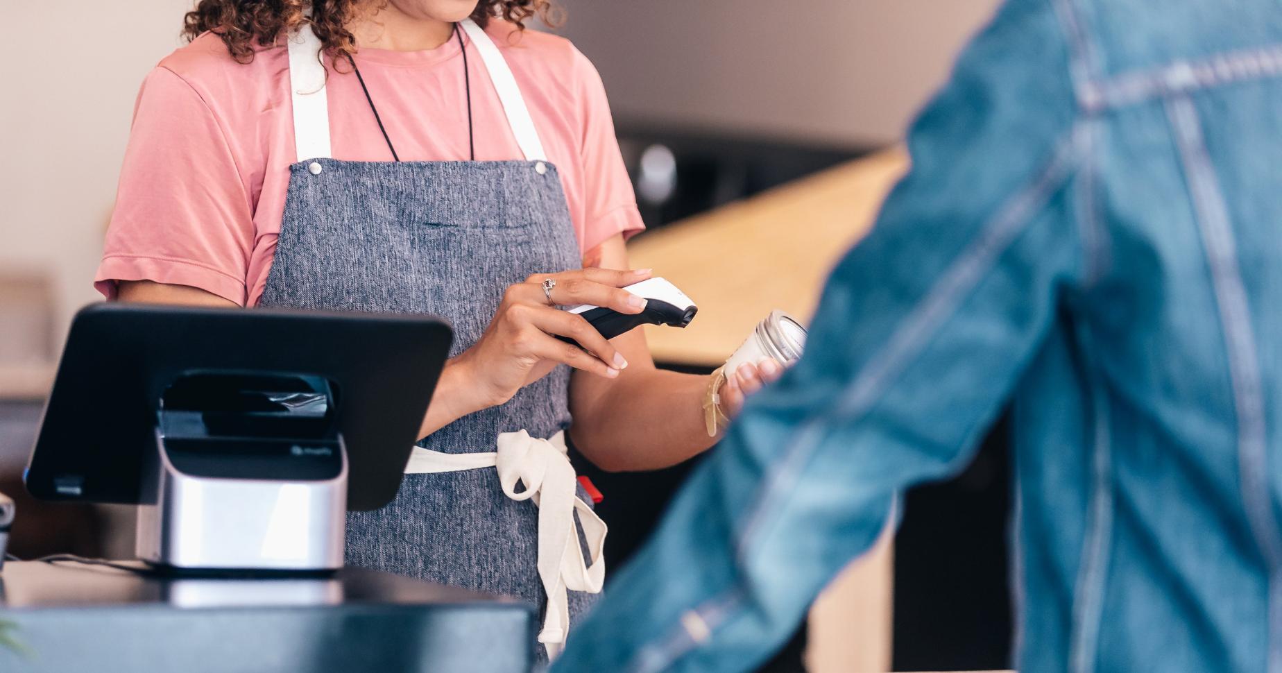 16 idee per attirare clienti nel tuo negozio (2025)